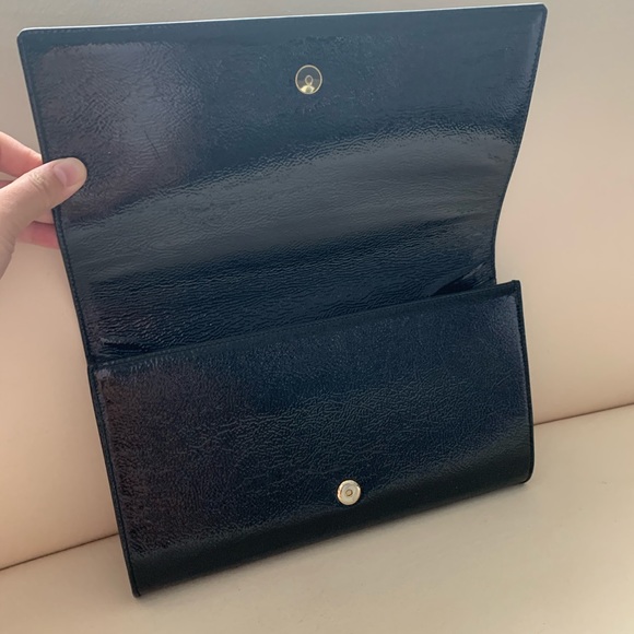 Yves Saint Lauren - Picture 2 of 4